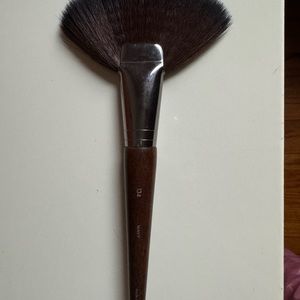Makeup forever brush 134 powder brush